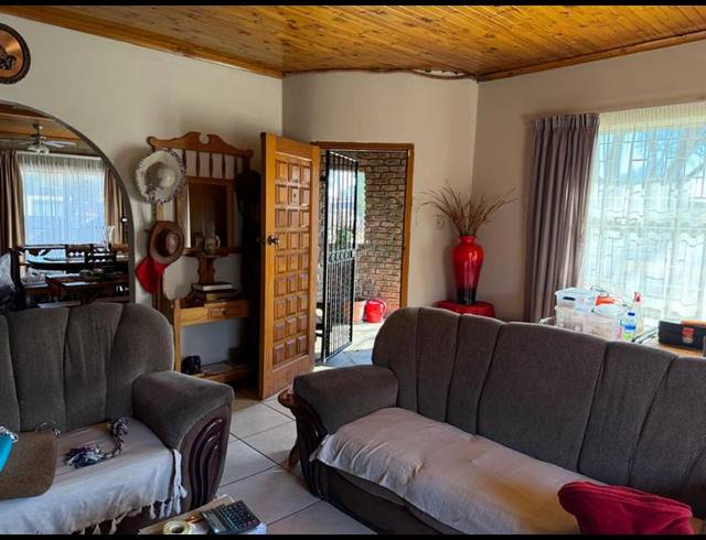 4 BEDROOM HOUSE FOR SALE IN MEYERVILLE
